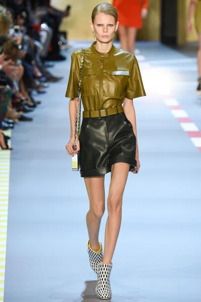 Look 26